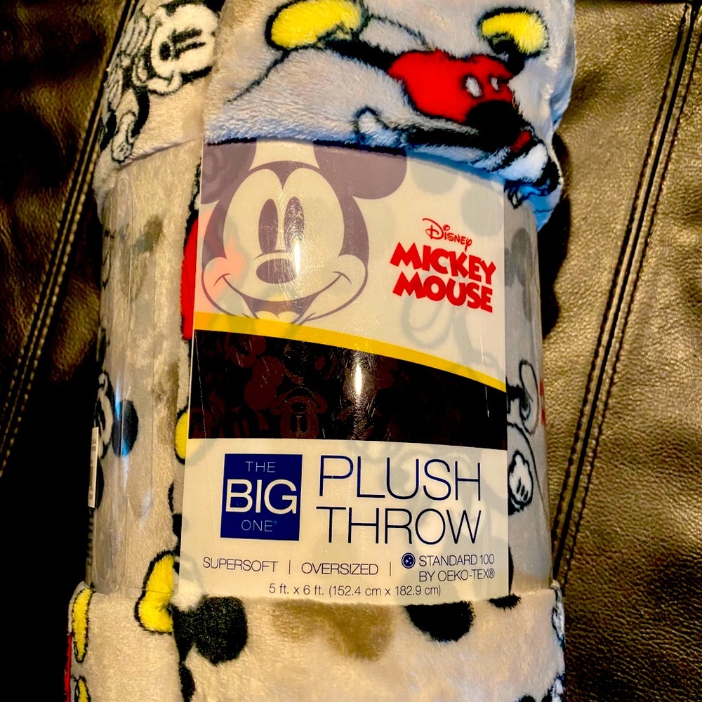 The Big Throw Mickey Disney Blanket SOLD OUT